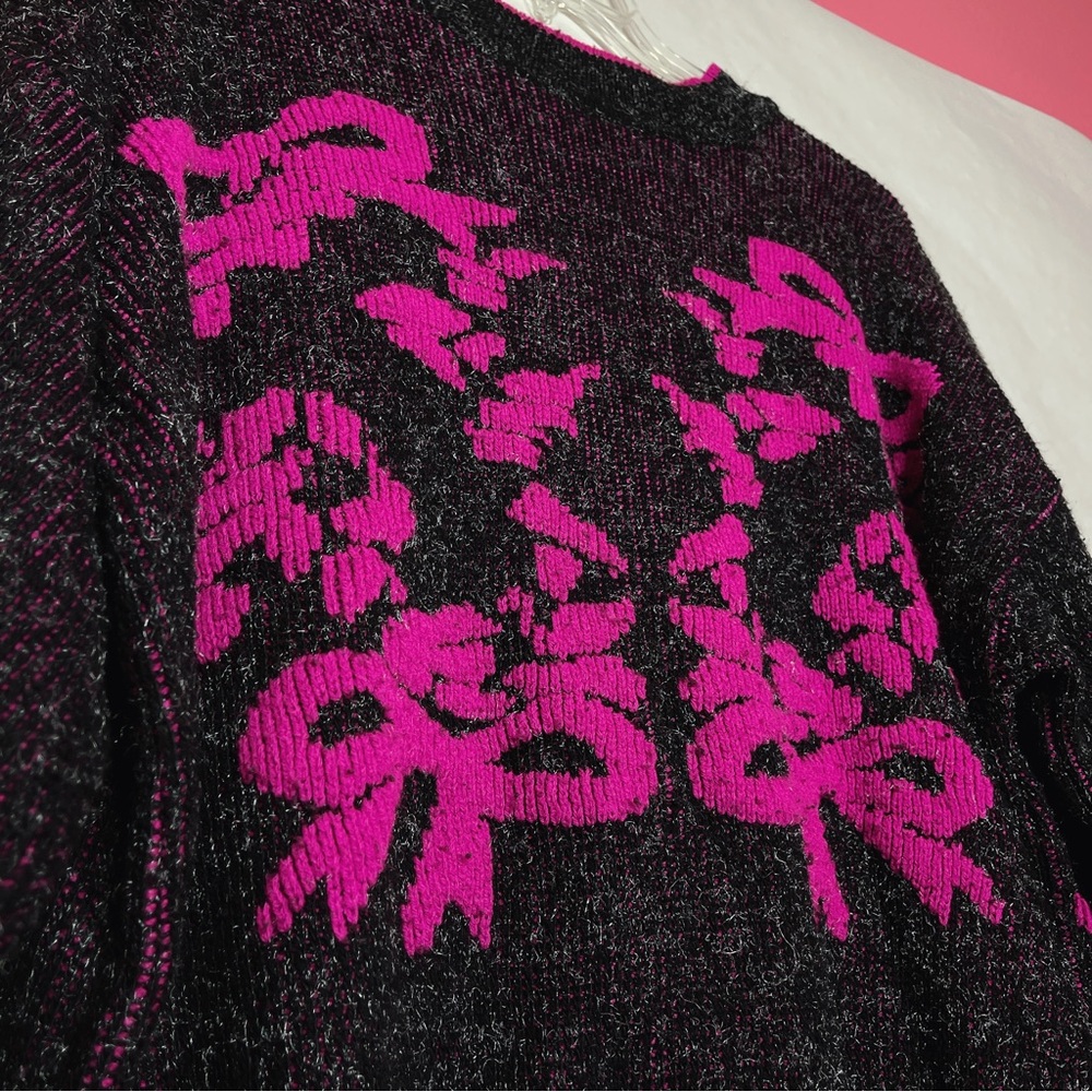 Vintage Black & Pink Knit Sweater 🔲🎀🖤 - Picture 6 of 8